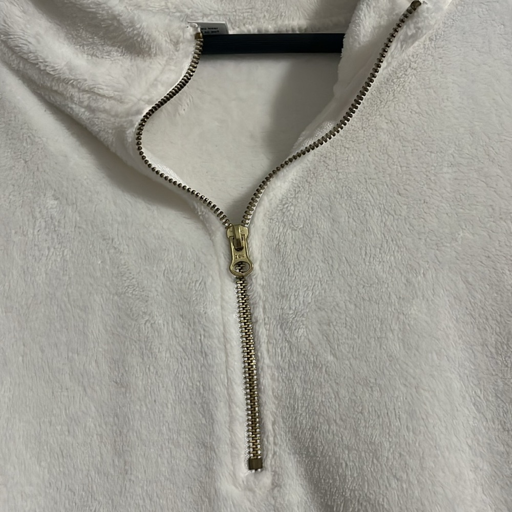 Old Navy Women’s Pull Over - Picture 3 of 5